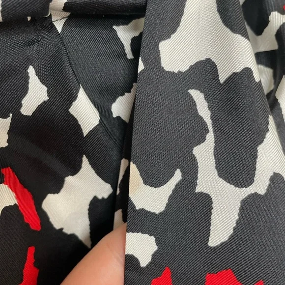 Per se black red and white patterned cinched tie neckline silk blouse | 16 - Picture 5 of 13